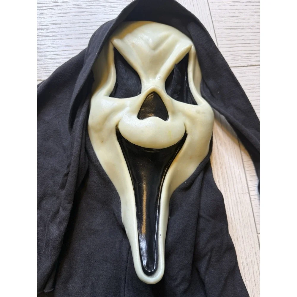 Vintage Fun World Ghost Face Mask Scream Smile Halloween Hooded Happy wusssup